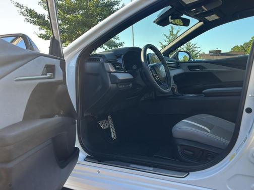 Ice Cap 2025 Toyota Camry SE