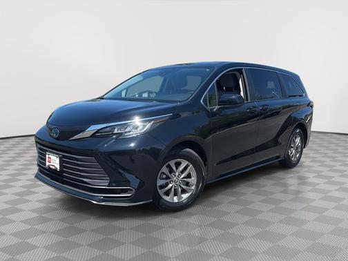 Midnight Black Metallic 2022 Toyota Sienna LE