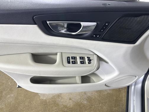 2021 Volvo XC60 Recharge Plug-In Hybrid T8 Inscription Expression