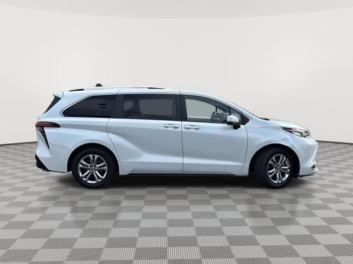 2023 Toyota Sienna Platinum