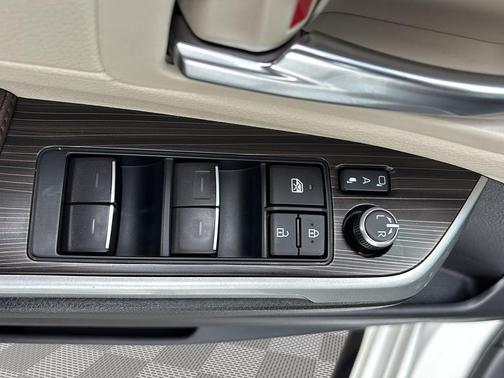 2023 Toyota Sienna Platinum