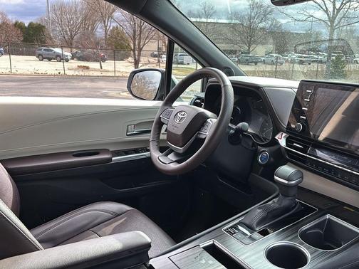 2023 Toyota Sienna Platinum