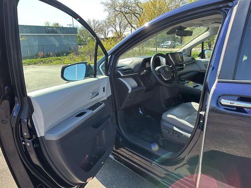Blueprint 2021 Toyota Sienna Limited 7-Passenger
