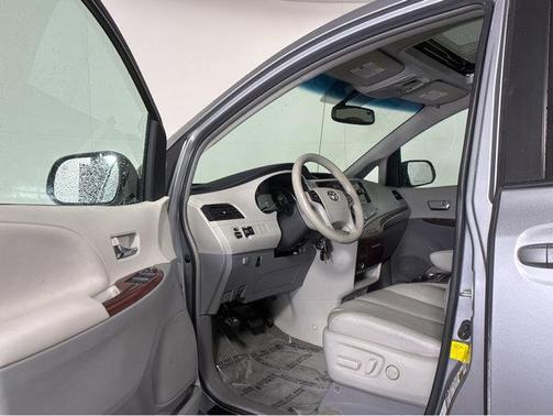 2013 Toyota Sienna XLE