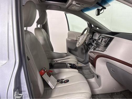 2013 Toyota Sienna XLE