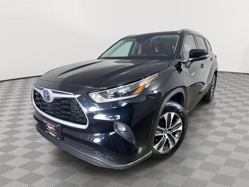 Midnight Black Metallic 2021 Toyota Highlander Hybrid XLE