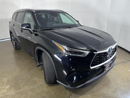 Midnight Black Metallic 2021 Toyota Highlander Hybrid XLE