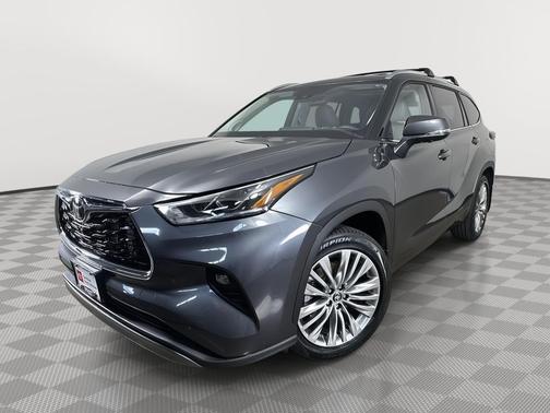 Magnetic Gray Metallic 2024 Toyota Highlander Platinum