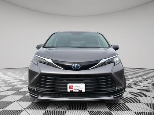 2024 Toyota Sienna LE