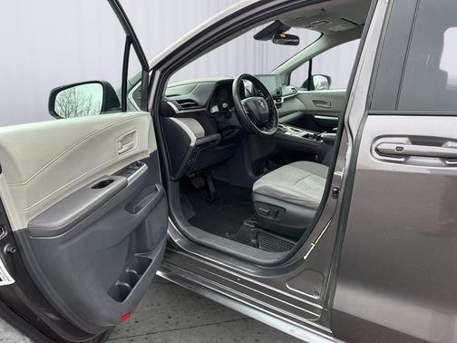 2024 Toyota Sienna LE