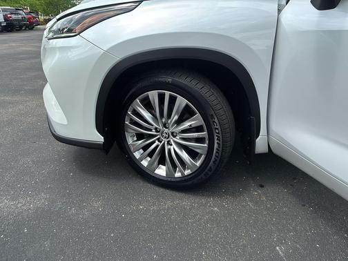 Wind Chill Pearl 2023 Toyota Highlander Platinum