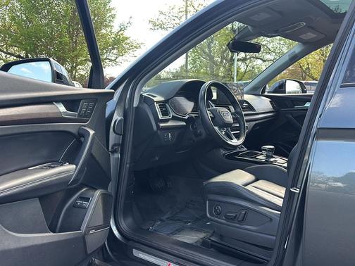 Daytona Gray Pearl Effect 2023 Audi Q5 55 S line Premium Plus
