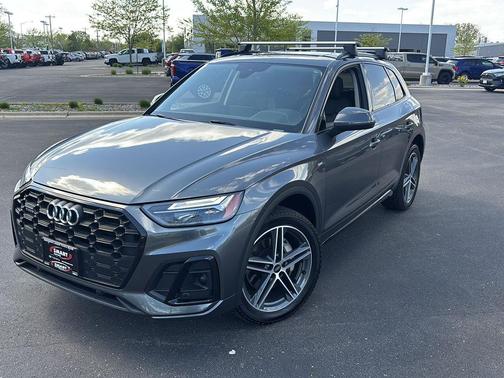 Daytona Gray Pearl Effect 2023 Audi Q5 55 S line Premium Plus