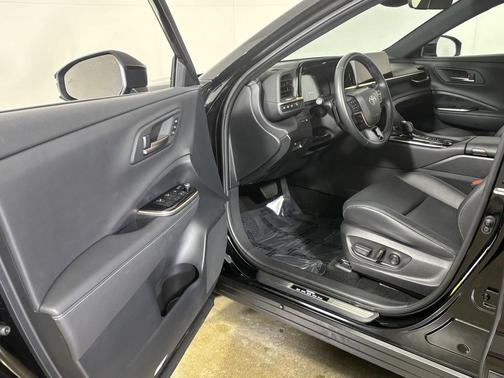 2025 Toyota Crown Signia XLE