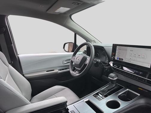 2025 Toyota Sienna XLE