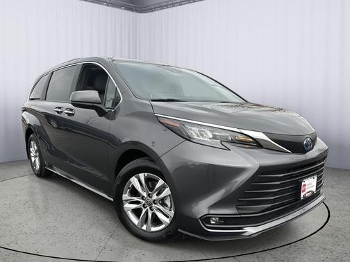 2025 Toyota Sienna XLE