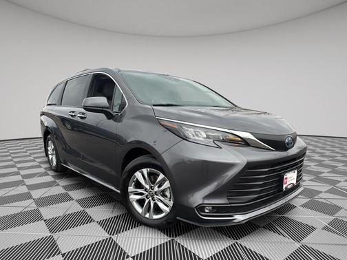 2025 Toyota Sienna XLE