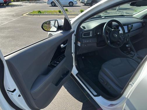 Snow White Pearl 2018 Kia Niro EX