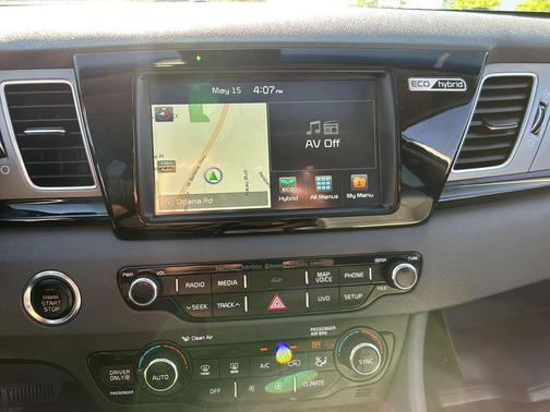 Snow White Pearl 2018 Kia Niro EX