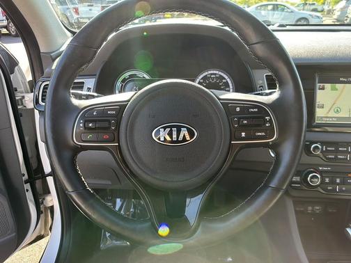 Snow White Pearl 2018 Kia Niro EX
