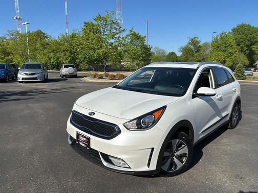 Snow White Pearl 2018 Kia Niro EX