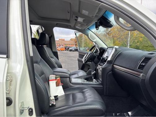 2017 Toyota Land Cruiser Base