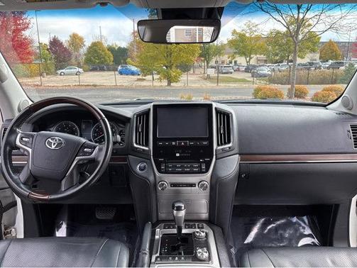 2017 Toyota Land Cruiser Base