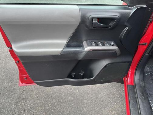 Barcelona Red Metallic 2016 Toyota Tacoma SR5