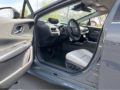 2025 Toyota Prius XLE