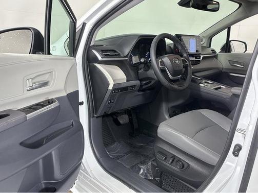 2024 Toyota Sienna XLE 7 Passenger