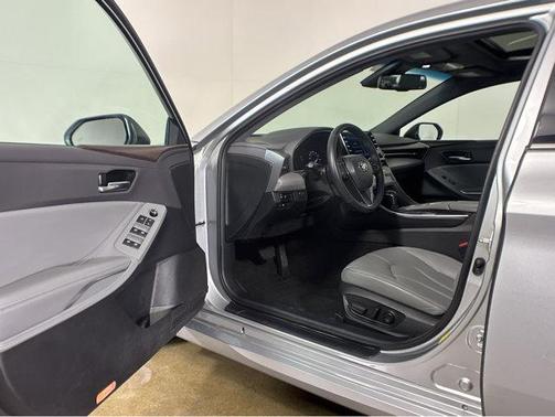 2022 Toyota Avalon XLE
