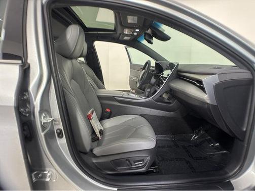 2022 Toyota Avalon XLE