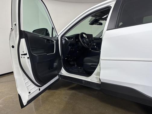 Ice Cap 2024 Toyota RAV4 LE