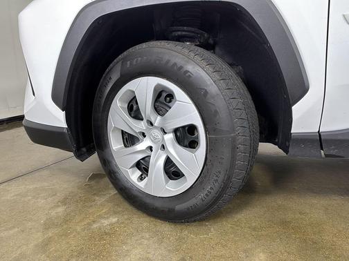 Ice Cap 2024 Toyota RAV4 LE