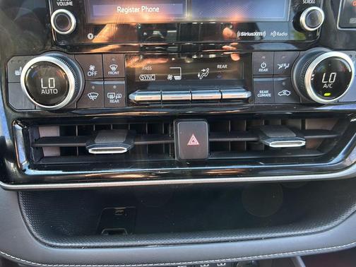 Moon Dust 2022 Toyota Highlander XLE