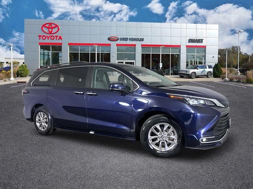 2024 Toyota Sienna XLE