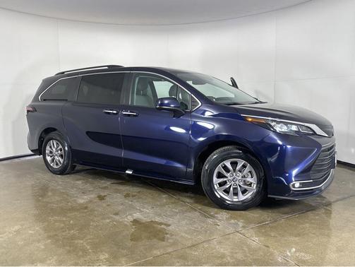 2024 Toyota Sienna XLE