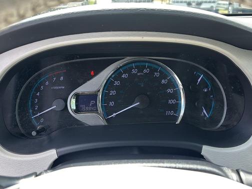 Super White 2011 Toyota Sienna XLE
