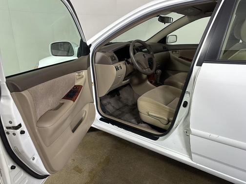 Super White 2007 Toyota Corolla LE