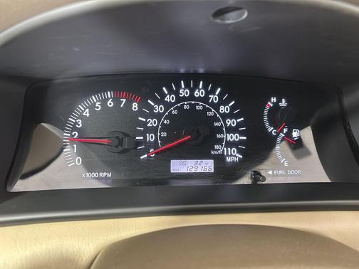 Super White 2007 Toyota Corolla LE