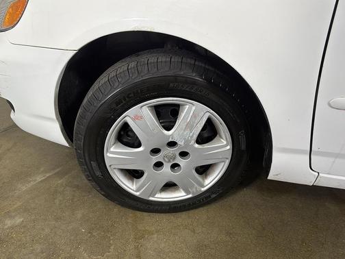 Super White 2007 Toyota Corolla LE