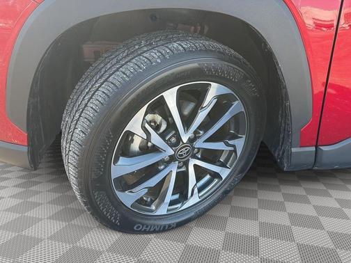 2025 Toyota Corolla Cross XLE