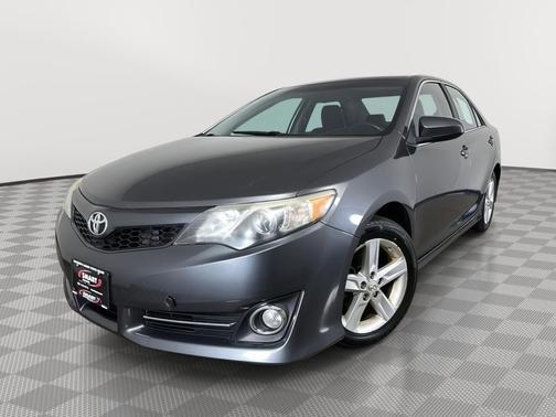 Magnetic Gray Metallic 2014 Toyota Camry SE