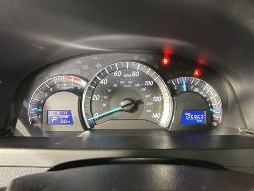 Magnetic Gray Metallic 2014 Toyota Camry SE