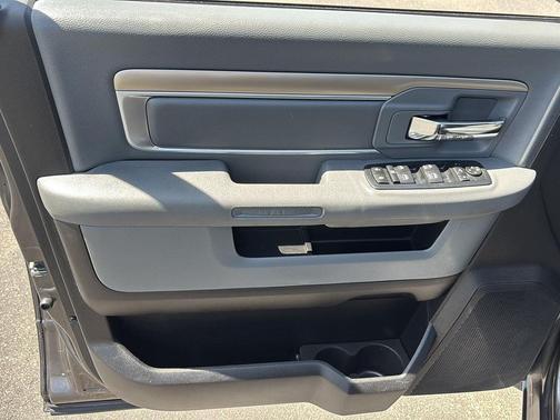Granite Crystal Metallic Clearcoat 2017 RAM 1500 Big Horn