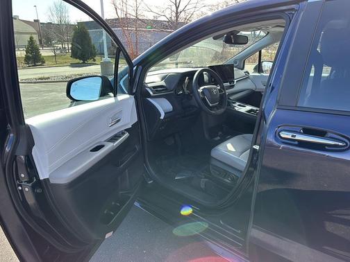 2025 Toyota Sienna XLE