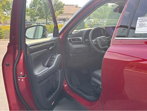 2025 Toyota Highlander Platinum
