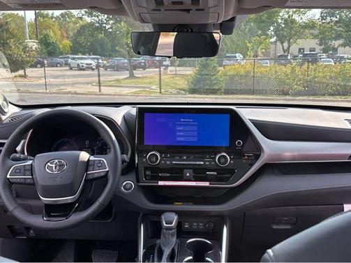 2025 Toyota Highlander Platinum