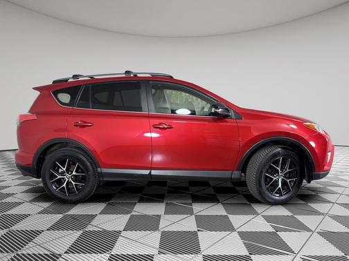 2017 Toyota RAV4 SE