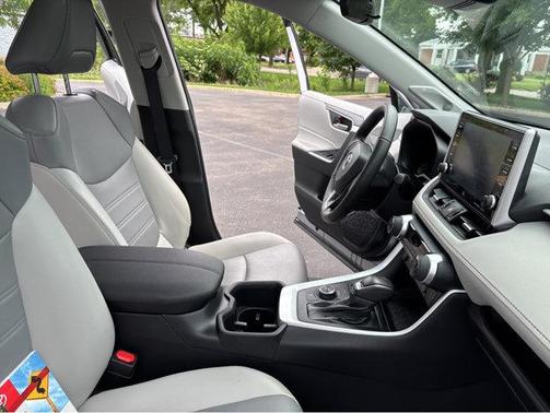 2022 Toyota RAV4 Hybrid XLE Premium